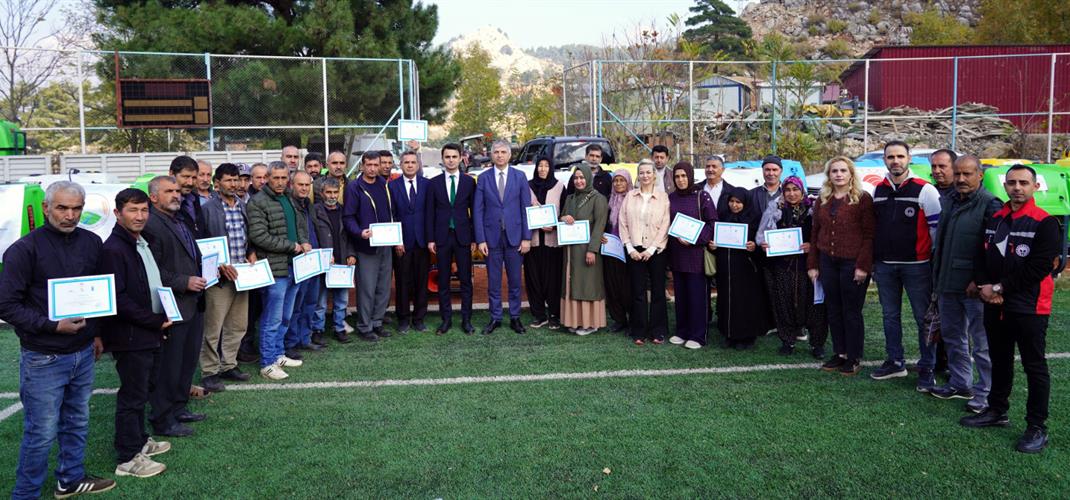 Aladağ’da Üreticilere Yüzde 70 Hibeli İlaçlama Makinesi Dağıtıldı